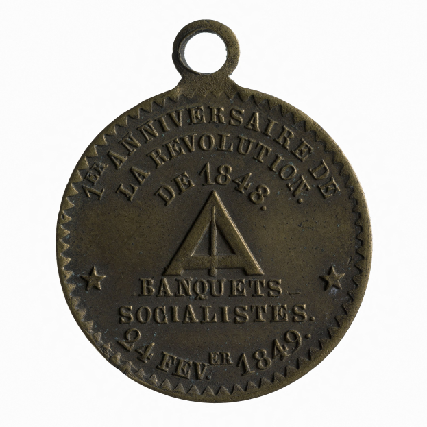 Bronze medal with "Banquets Socialistes" inscribed on it against a white background.