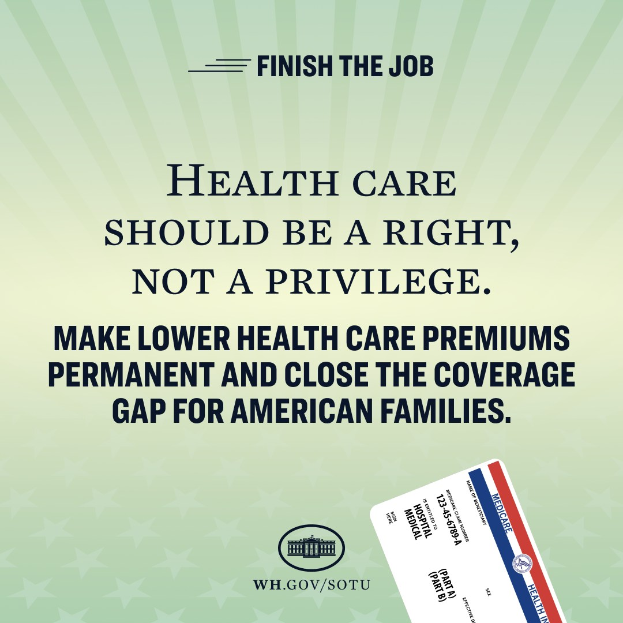 Ein Plakat mit der Aufschrift "Beende den Job: Gesundheit sollte ein Recht sein, nicht ein Privileg" und einer Karte mit der Aufschrift "Mache niedrigere Gesundheitskosten permanent und schließe die Lücke in der Gesundheitsversorgung für amerikanische Familien."