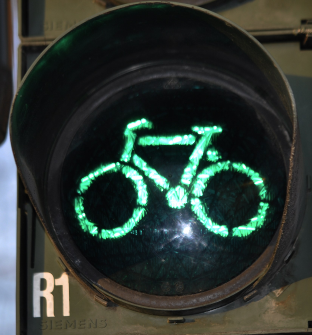 GER-DU: Ruhrort: Auto kollidiert mit Radfahrer