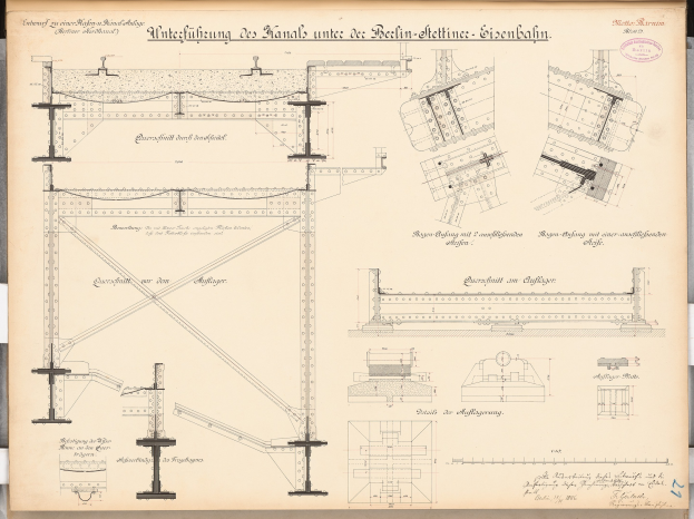 Detailierter Architekturplan der Berlin-Sienbahnbrücke mit strukturellen Zeichnungen und Anmerkungen auf Papier.