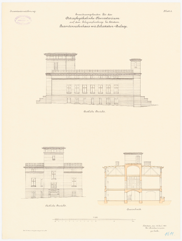 Ein detailliertes Bild des Schlossenhauses, ein Gebäude in Berlin, Deutschland, das zahlreiche Fenster zeigt, mit begleitendem Text, der zusätzliche Informationen liefert.