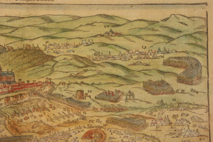 Ein altes Buch mit einer detaillierten Karte von Düsseldorf während ihrer Belagerung, das Gebäude, Hügel und Text zeigt.