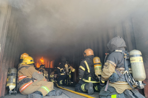 Ratingen: Brand auf der A3 mit schwer verletztem Elektrofahrzeug-Insassen