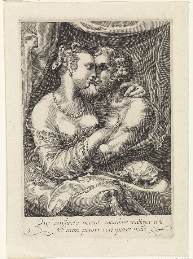 Schwarze und weiße Gravur eines Mannes und einer Frau in inniger Umarmung, wobei der Mann seinen Arm um die Taille der Frau gelegt hat und ihr Kopf auf seiner Schulter ruht, mit Text am unteren Rand in einer Schriftschrift.