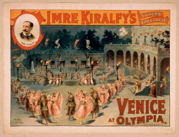 Plakat für Imre Kiralfys Super-Spektakel in Venedig, das kostümierte Performer vor einem gebogenen und säulengeschmückten Gebäude mit Laternenmasten und Bäumen im Hintergrund zeigt, und Text auf dem Plakat.