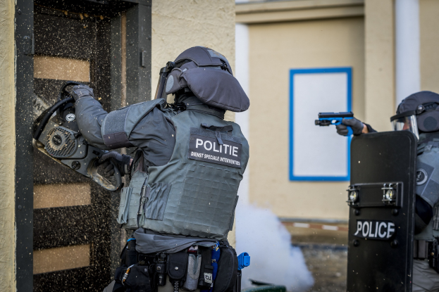 POL-ME: Hooligans greifen Ordnungsamt-Mitarbeiter an - 2507108