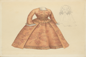 Eine detaillierte Zeichnung eines Kostümdesigns aus dem 18. Jahrhundert mit einem langen Kleid mit hohem Kragen, floral gemustertem Oberteil in Rosa, Lila und Blau sowie einer Spitzenbesetzten Röcke gegen einen hellblauen Hintergrund.
