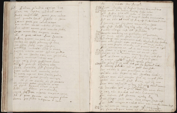 Ein aufgeschlagenes Buch mit Text darauf.