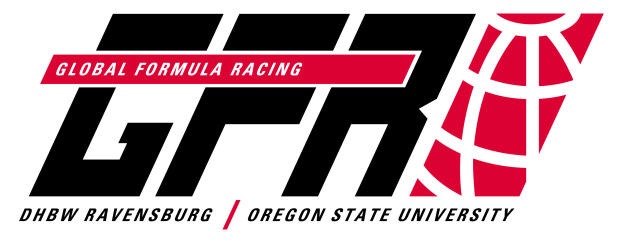Ein Plakat mit der Aufschrift "Global Formula Racing" und dem Oregon State University-Logo, das ein blauer und weißer Kreis mit einem Rennwagen in der Mitte ist, umgeben von einem weißen und blauen Rand, alles in einer fetten, schwarzen Schrift.