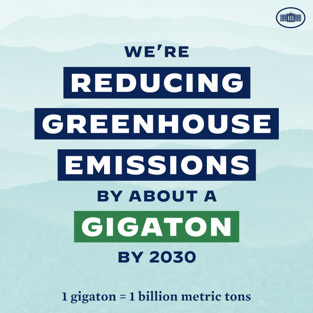 Plakat mit der Aufschrift "Wir reduzieren die Treibhausgasemissionen bis 2030 um etwa eine Gigatonne" mit einem Logo, das für die Reduzierung der Treibhausgase bis 2030 wirbt.