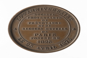 Eine Bronzemedaille mit der Aufschrift "50-jähriges Jubiläum" vor einem weißen Hintergrund.