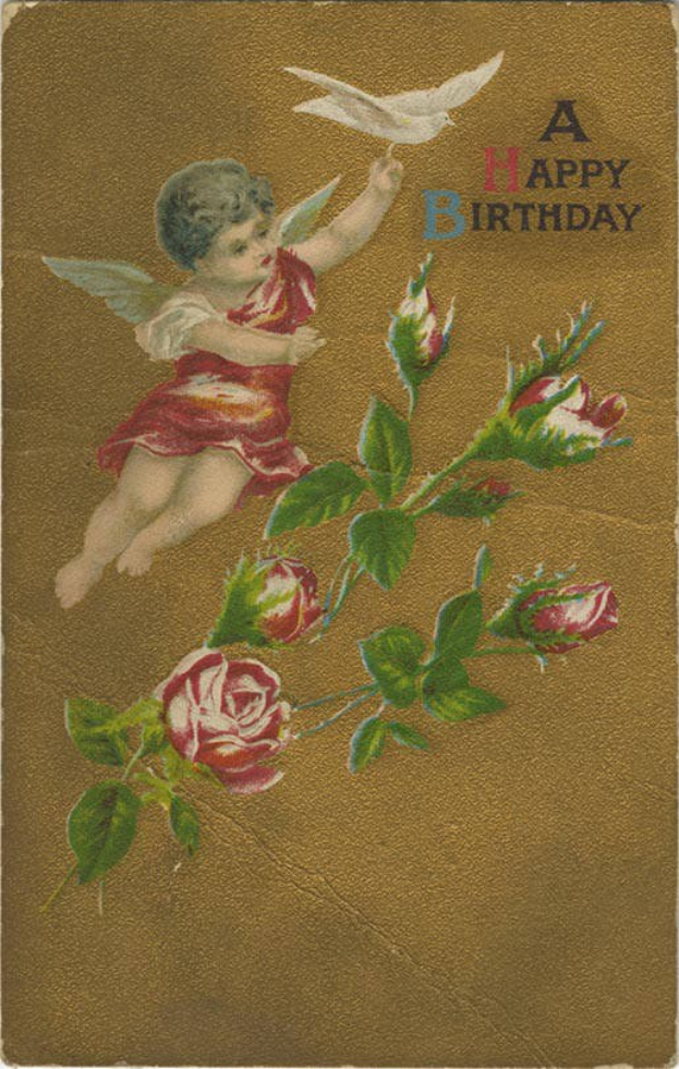 Altmodische Geburtstagskarte mit einem Cupido in einem weißen Kleid mit Flügeln, der eine Taube und einen Strauß blühender roter Rosen mit grünen Blättern hält, begleitet von handgeschriebenen Geburtstagswünschen.