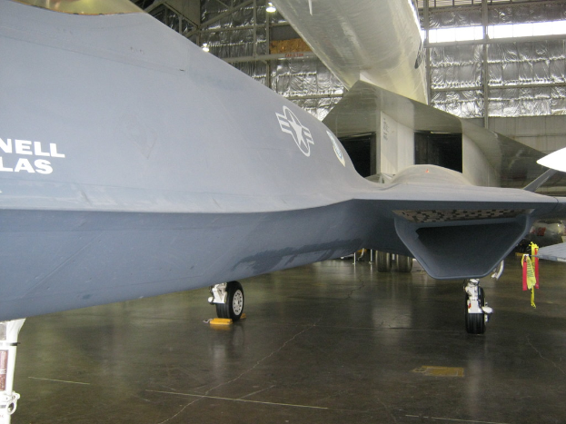 Ein Flugzeug am Himmel