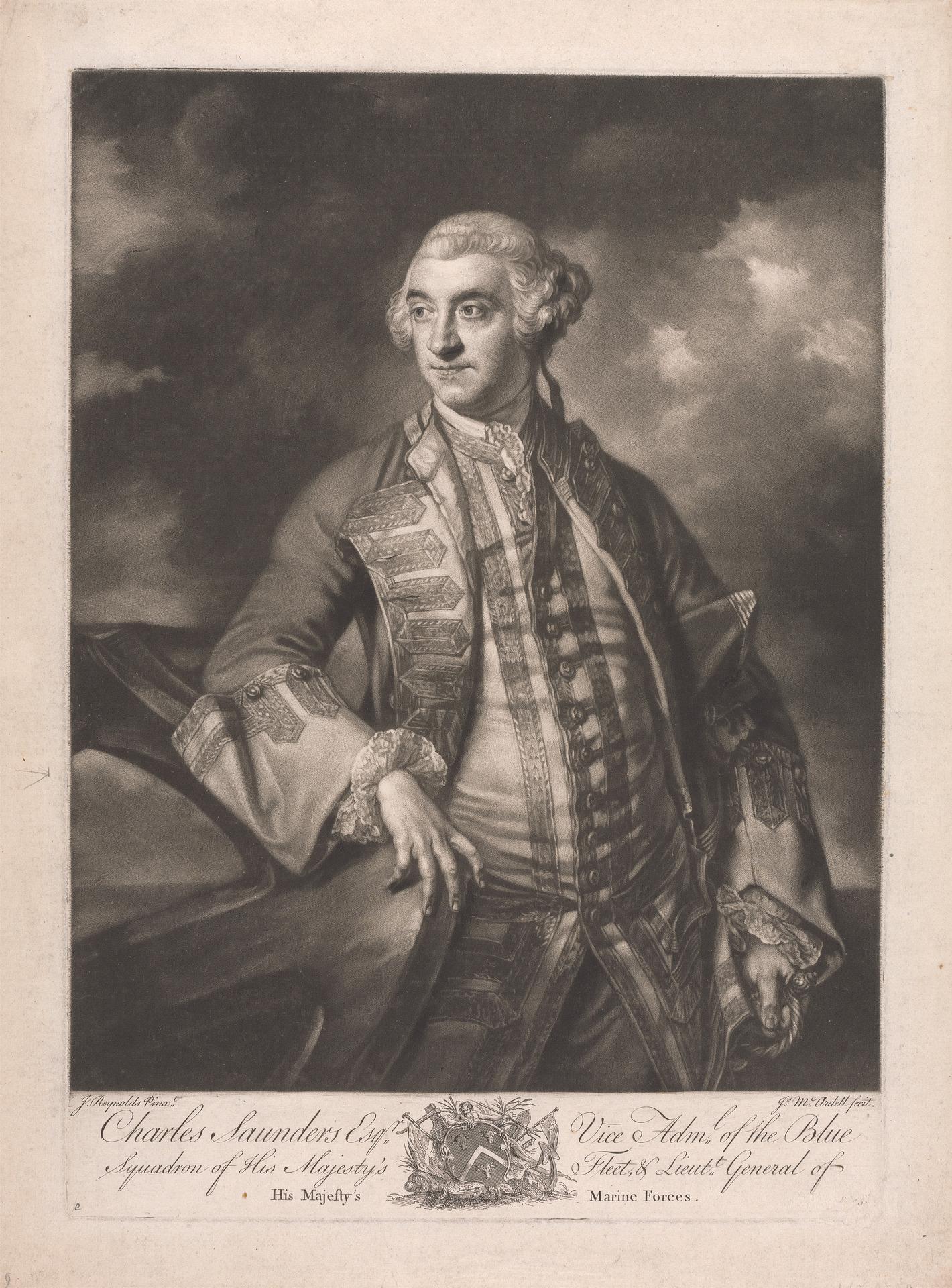 Schwarzes und weißes Porträt von Charles Saunders, Vizeadmiral der Blauen Staffel, sitzend mit einem bewölkten Himmel als Hintergrund, mit Text und Logo unten.